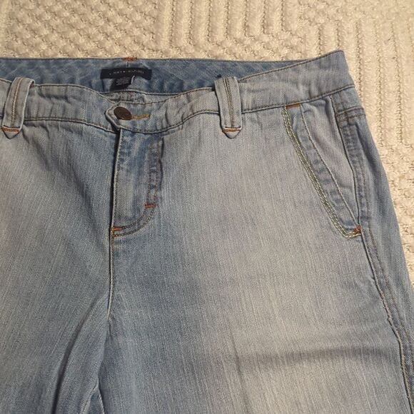 TOMMY HILFIGER Shorts Womens 10 Blue Bermuda Denim Cuffed Casual Mid Rise Zip - Picture 3 of 10